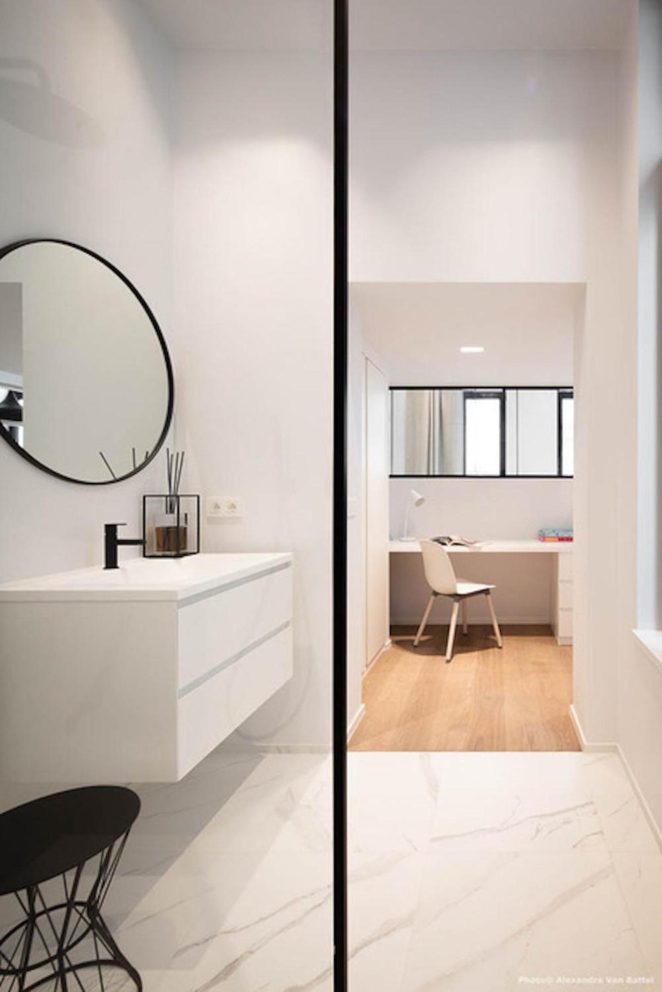Fully Equipped Near Place Stephanie Apartment